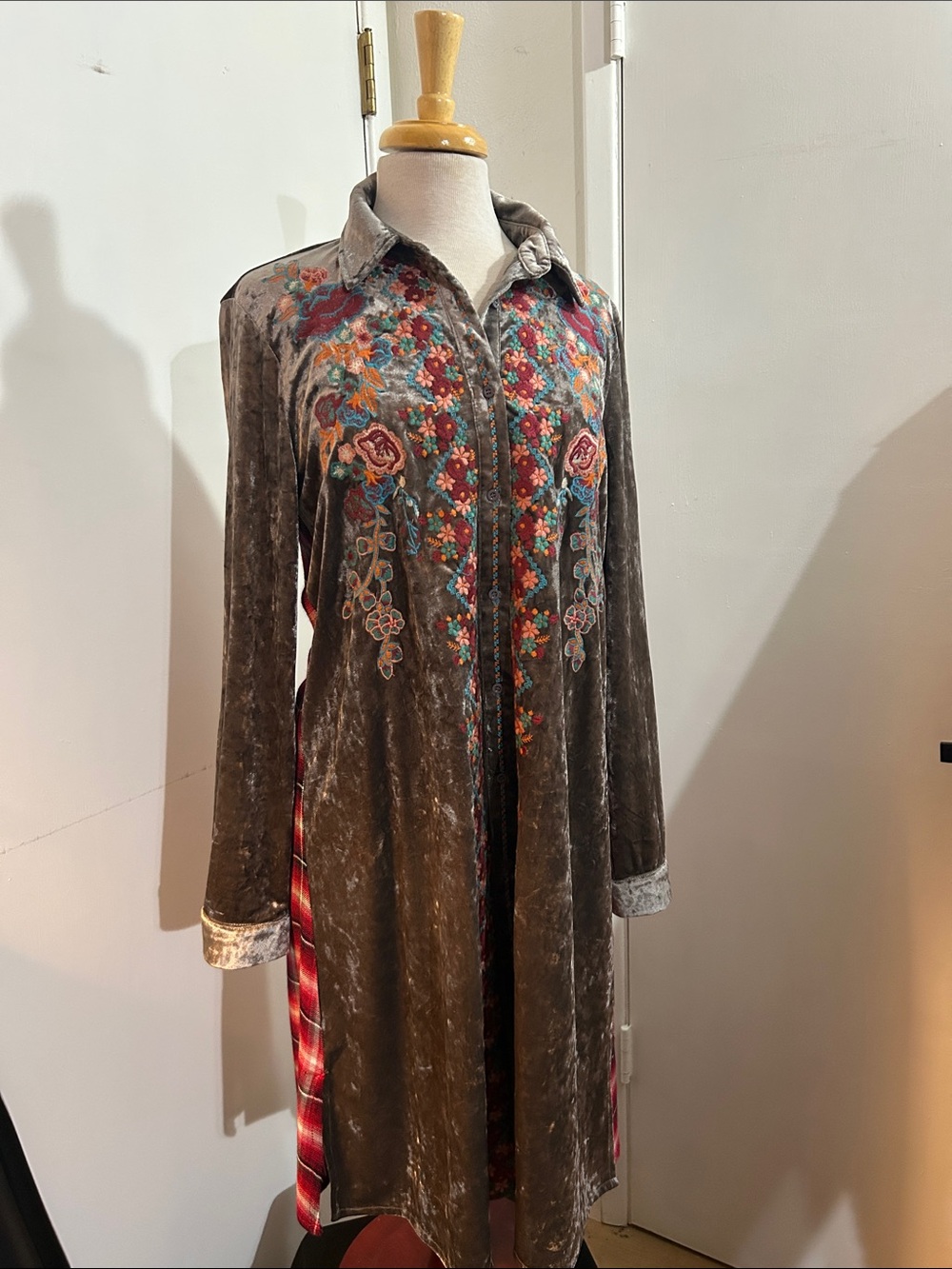 ANDREE BY UNIT Olive Velvet Embroidered Long Coat